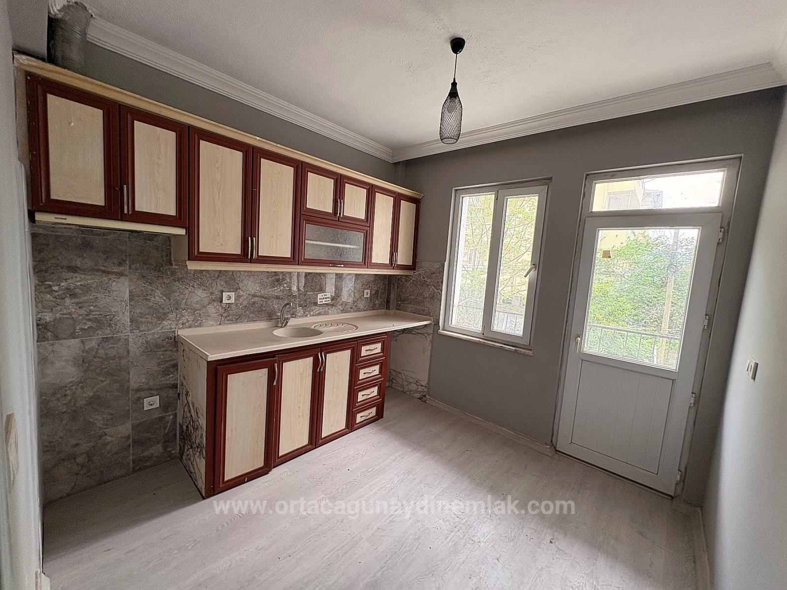 2+1-Zimmer-Wohnung Mit Geschlossener Küche Im Stadtteil Ortaca Terzialiler Zu Verkaufen.