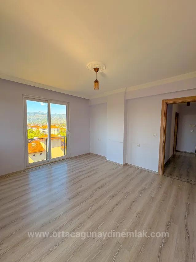 Ortaca Cumhuriyet Viertel Mit-Zentralheizung 3+1 Mietwohnung