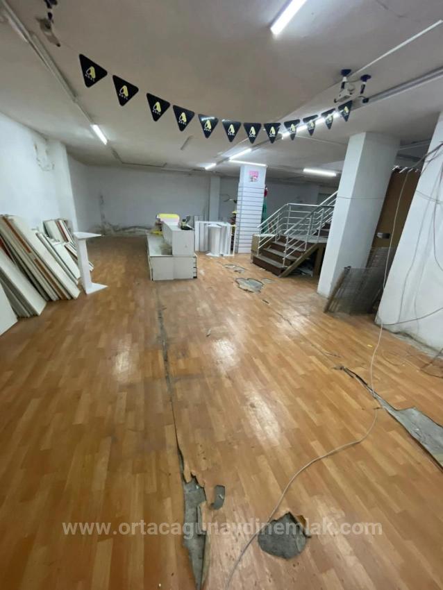 180 M² Großes Ladenlokal In Belebter Straße Zu Vermieten – Angebot Von Günaydın Real Estate