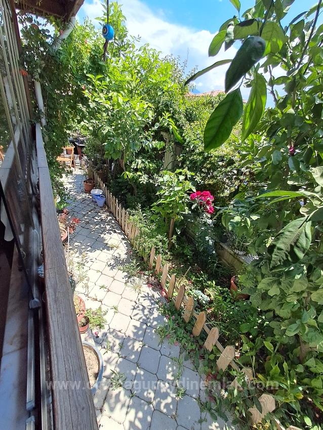 2+1-Apartment Mit Separatem Eingang In Bahçelievler Zu Verkaufen Von Günaydın Real Estate.