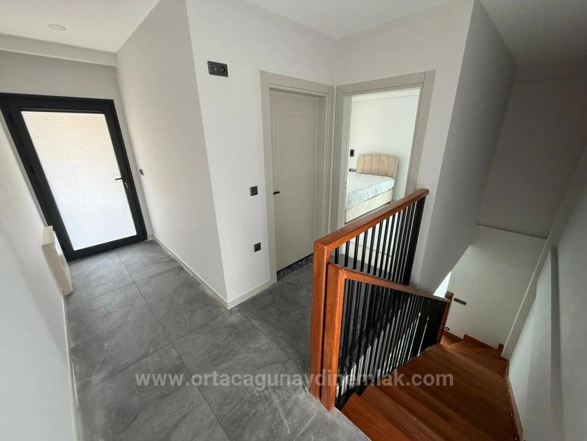 Günaydın Real Estate Bietet Eine Ultra-Luxuriöse, Freistehende Triplex-Villa Mit 6+1 Schlafzimmern Und Privatem Pool In Çaylı An.