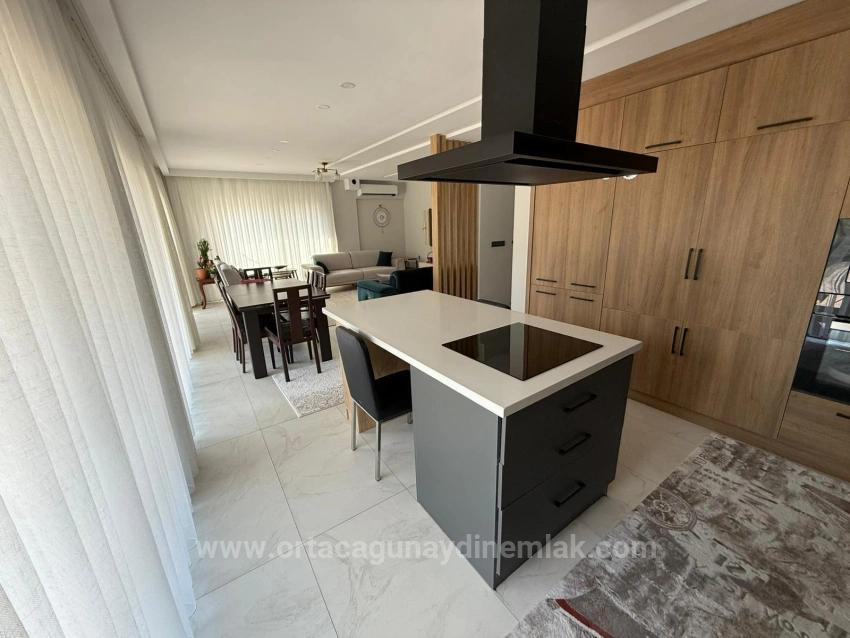 Günaydın Real Estate Bietet Eine Ultra-Luxuriöse, Freistehende Triplex-Villa Mit 6+1 Schlafzimmern Und Privatem Pool In Çaylı An.