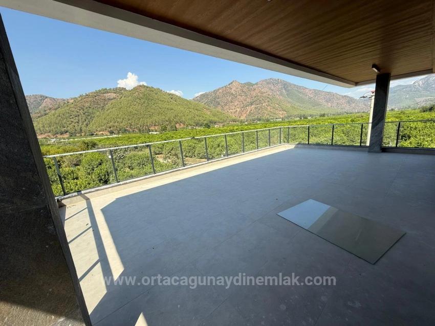 Günaydın Real Estate Bietet Eine Ultra-Luxuriöse, Freistehende Triplex-Villa Mit 6+1 Schlafzimmern Und Privatem Pool In Çaylı An.