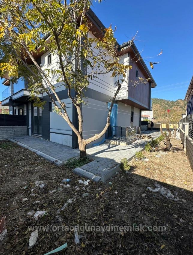 Günaydın Real Estate Bietet Eine Luxuriöse Duplex-Villa (4+1 Zimmer) In Yerbelen Zum Verkauf An.