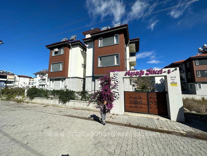 2+1-Zimmer-Wohnung Mit Eigenem Bad Und Pool Im Viertel Ortaca Bahçelievler Zu Verkaufen.