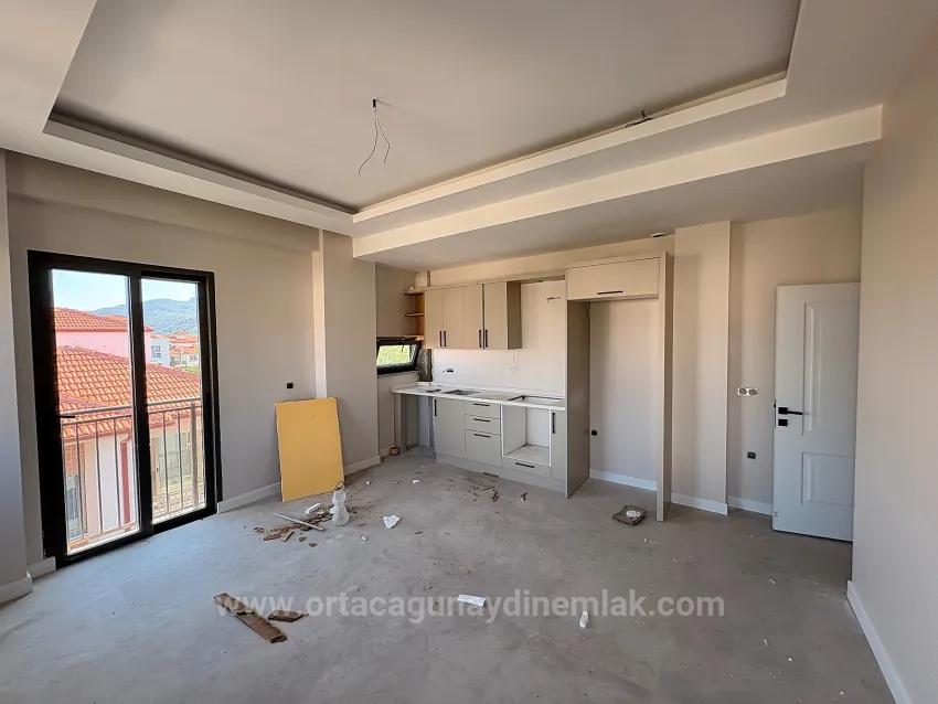1+1-Zimmer-Wohnung Mit Großem Pool Im Stadtteil Karaburun, Ortaca, Muğla Zu Verkaufen