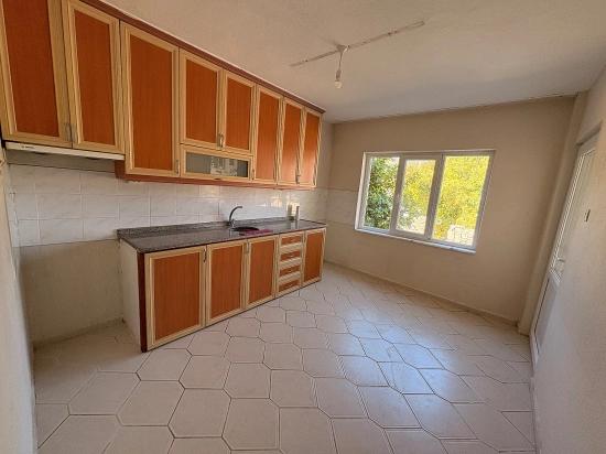 Freistehende 2+1-zimmer-wohnung Mit Geschlossener Küche In Ortaca Ekşiliyurt Zu Vermieten.