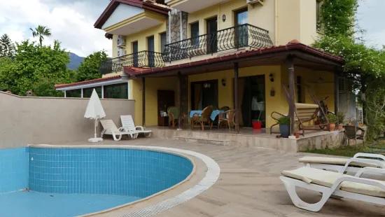 Freistehende 5+1 Triplex-villa Mit Pool Im Stadtteil Gülpınar Von Dalyan Zu Verkaufen.