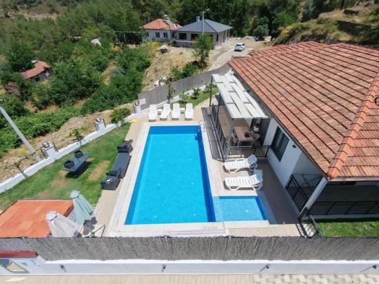 Im Stadtteil Tepearası Mahallesi 4+1 Unabhängige Villen Mit Pool