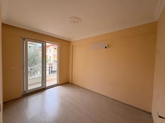 In Ortaca Beşköprü geräumige 3+1 Wohnung zum Verkauf, für hohe Kredite geeignet.