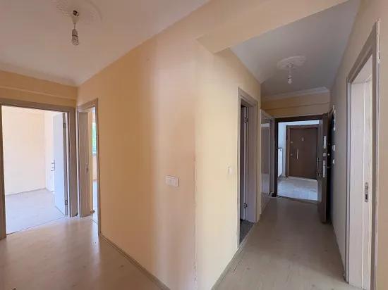 In Ortaca Beşköprü geräumige 3+1 Wohnung zum Verkauf, für hohe Kredite geeignet.
