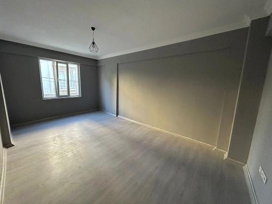 2+1-Zimmer-Wohnung Mit Geschlossener Küche, Renoviert, Im Zentrum Von Ortaca Zu Verkaufen