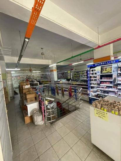 180 M² Großes Ladenlokal In Belebter Straße Zu Vermieten – Angebot Von Günaydın Real Estate
