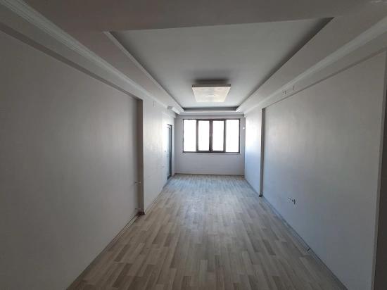 Günaydın Real Estate Bietet Eine Geräumige 1+1-Wohnung Im Stadtzentrum Zum Verkauf An.
