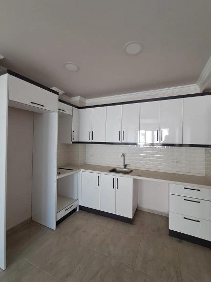 Günaydın Real Estate Bietet Eine Geräumige 1+1-Wohnung Im Stadtzentrum Zum Verkauf An.