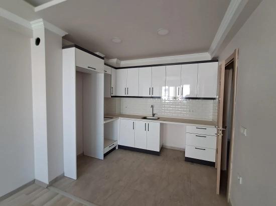 Günaydın Real Estate Bietet Eine Geräumige 1+1-Wohnung Im Stadtzentrum Zum Verkauf An.