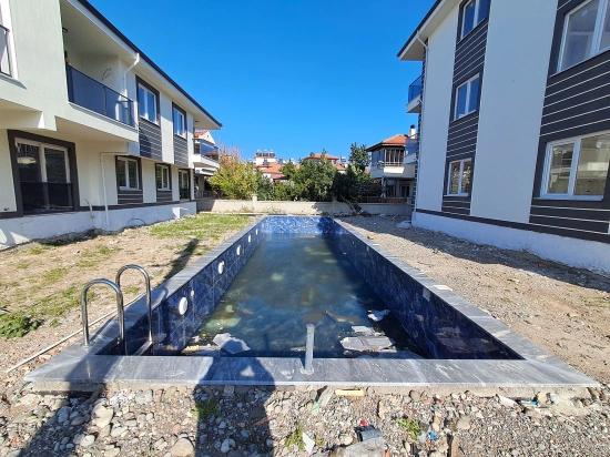 Günaydın Real Estate Bietet Eine 2+1-Wohnung Mit Pool Im Viertel Atatürk Zum Verkauf An.
