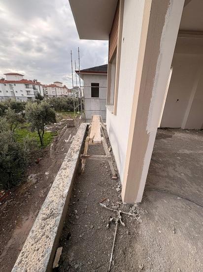 1+1-Zimmer-Wohnung Mit Großem Pool Im Stadtteil Karaburun, Ortaca, Muğla Zu Verkaufen