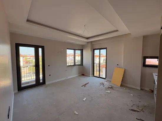 1+1-Zimmer-Wohnung Mit Großem Pool Im Stadtteil Karaburun, Ortaca, Muğla Zu Verkaufen