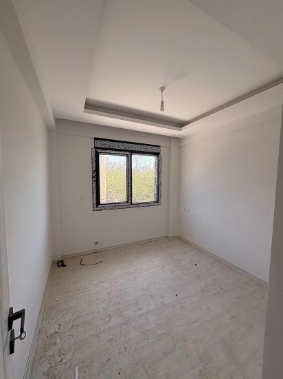 2+1-Zimmer-Wohnung Mit Geschlossener Küche Im Stadtteil Ortaca Karaburun Zu Verkaufen.