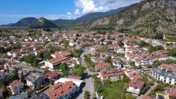 Freistehendes Haus Mit 2 Schlafzimmern Und Einem Zusätzlichen Zimmer Auf Einem 500 M² Großen Grundstück Im Zentrum Von Dalyan Zu Vermieten.