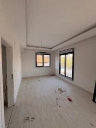 2+1-Zimmer-Wohnung Mit Geschlossener Küche Im Stadtteil Ortaca Karaburun Zu Verkaufen.