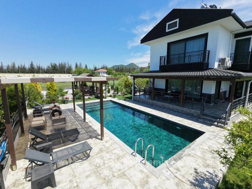 Farmhouse And Land For Sale In Dalyan Eskiköy, 14 Acres