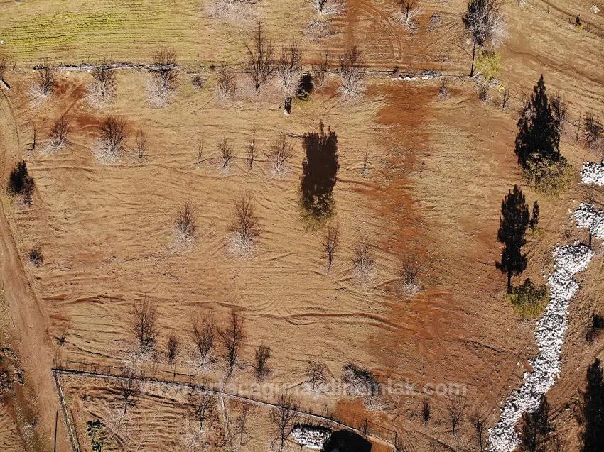 In The Köyceğiz Çövenli Plateau, A 1.100 M² Field For Sale