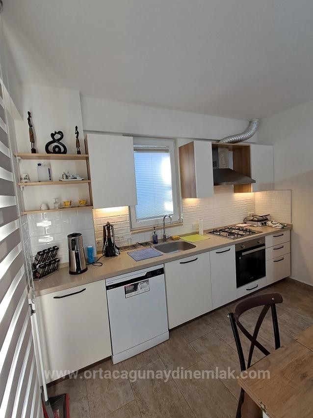 Günaydin Emlaktan Karaburunda Havuzlu Site Eşyali 2+1 Kiralik Daire