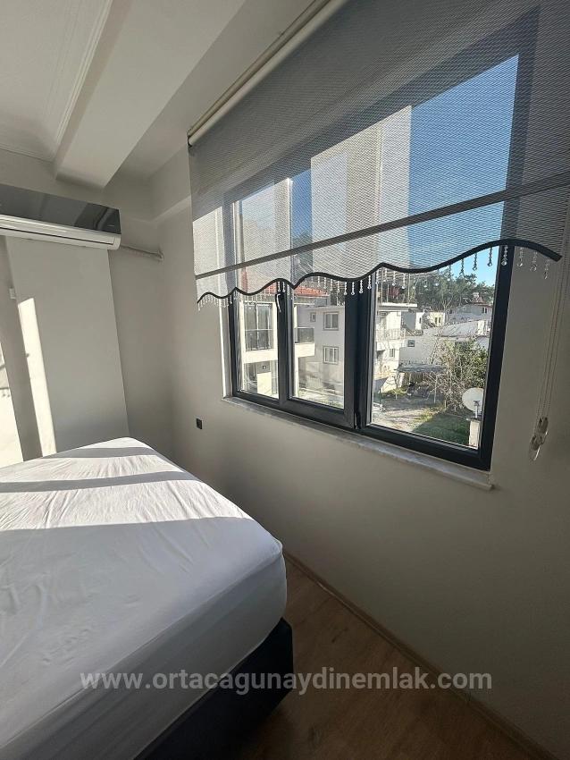 Продается Двухуровневая Вилла 3+1 С Садом И Бассейном В Районе Ортаджа Чайлы, Полностью Меблированная.