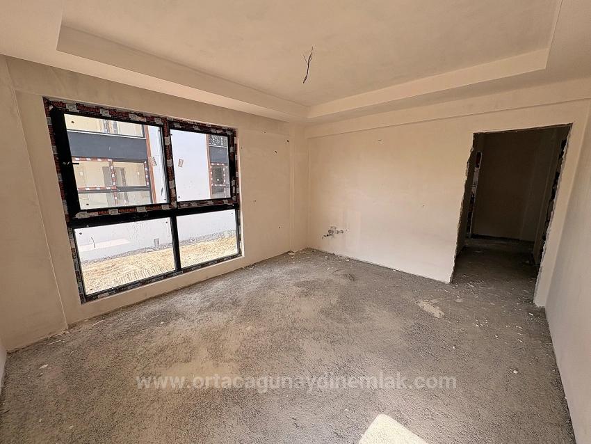 Продается Новая Квартира (1+1) С Бассейном В Районе Ортаджа Чайлы.