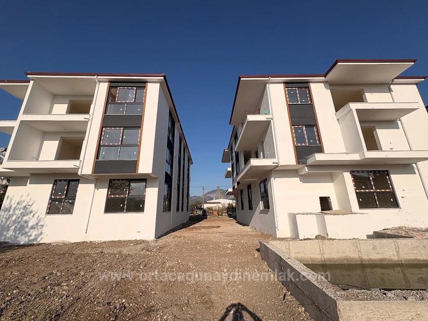 Продается Новая Квартира (1+1) С Бассейном В Районе Ортаджа Чайлы.