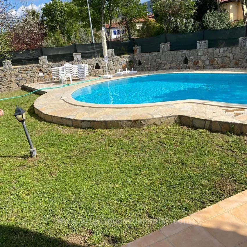 Далиан Гюльпынар Махалле 4+1 Полностью Отдельный С Виллой Бассейном Продается Вилла
