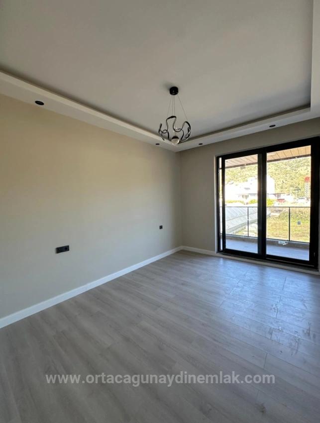 Компания Günaydın Real Estate Предлагает К Продаже Роскошную Двухуровневую Виллу (4+1 Комнаты) В Йербелене.