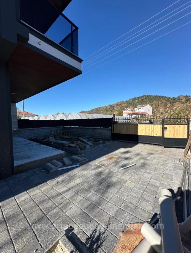 Компания Günaydın Real Estate Предлагает К Продаже Роскошную Двухуровневую Виллу (4+1 Комнаты) В Йербелене.