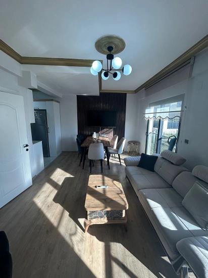 Продается Двухуровневая Вилла 3+1 С Садом И Бассейном В Районе Ортаджа Чайлы, Полностью Меблированная.