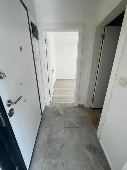 Квартира 1+1 Со Стеклянным Балконом В Ортадже Карабурун