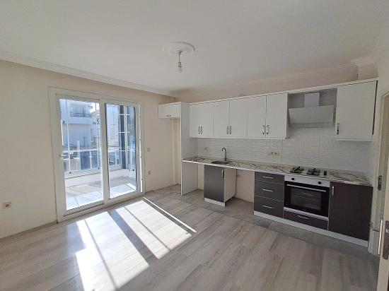 Квартира 1+1 Со Стеклянным Балконом В Ортадже Карабурун