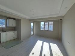 Агентство Недвижимости Günaydın Предлагает На Продажу Квартиру С 2 Спальнями И 1 Ванной Комнатой, А Также Бассейном, В Районе Ататюрк.