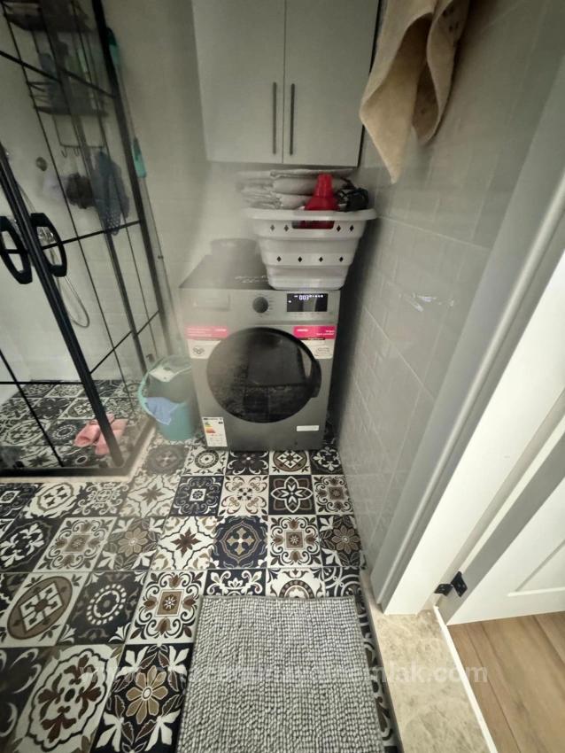 Ortaca Çaylıda Geniş 1+1 Giysi Odalı Panjurlu Eşyasız Kiralık Daire