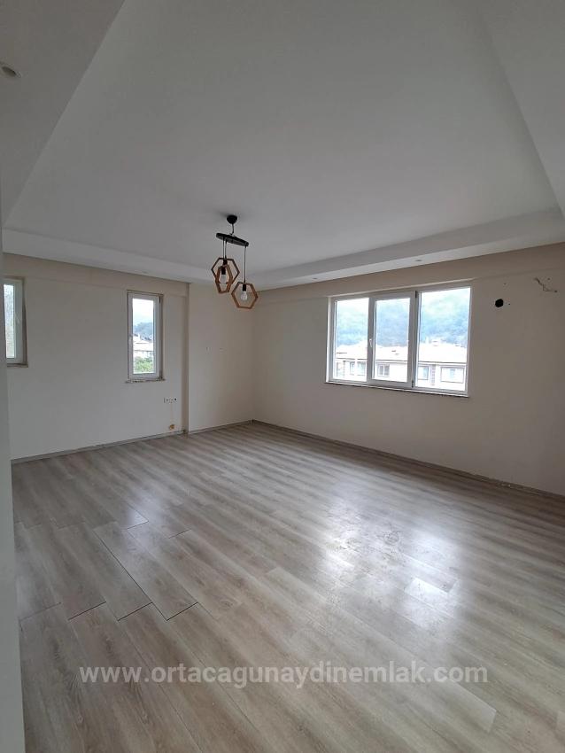 Günaydın Emlaktan Kiralık Havuzlu Sitede 2+1 Daire