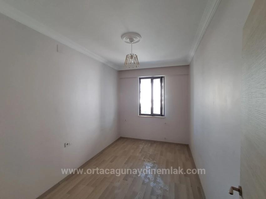 Günaydın Emlaktan Merkezde Geniş 1+1 Satılık Daire