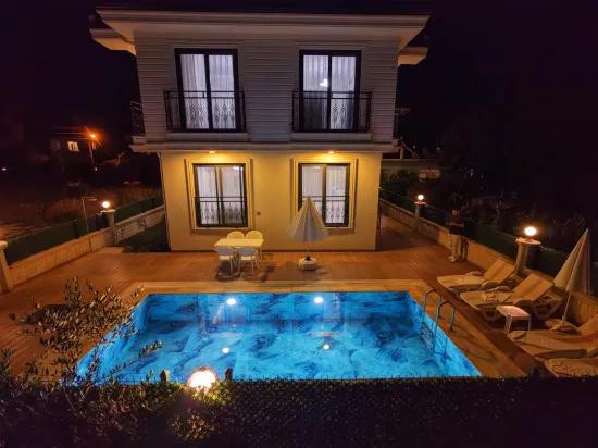 Ortaca Cumhuriyet Mahallesi'nde 4+1 Havuzlu Villa