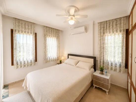Dalyan Merkez'de Eşyalı 3+1 Kiralık Havuzlu Villa