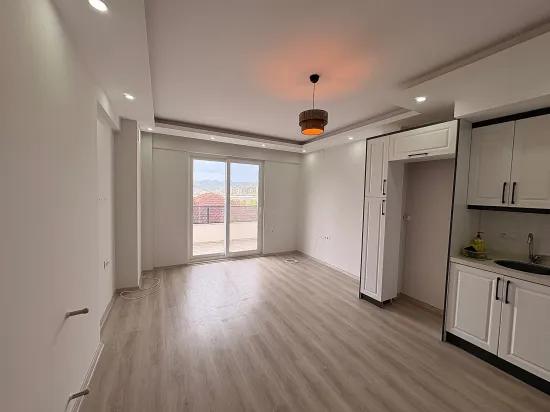 Ortaca Çaylı da kiralık 1+1 daire, havuzlu sitede, ankastre setli