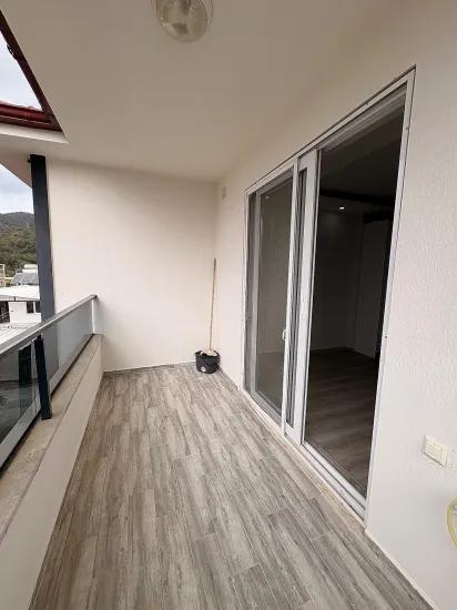 Ortaca Çaylı da kiralık 1+1 daire, havuzlu sitede, ankastre setli