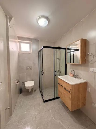Ortaca Çaylı da kiralık 1+1 daire, havuzlu sitede, ankastre setli