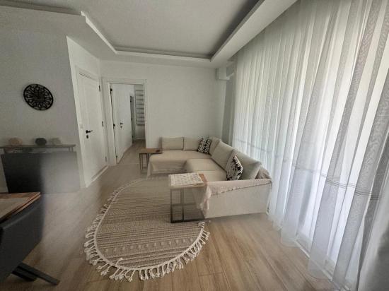 Ortaca Çaylıda Geniş 1+1 Giysi Odalı Panjurlu Eşyasız Kiralık Daire