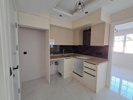 Günaydın Emlaktan Cumhuriyetde Müstakil Girişli 2+1 Havuzlu Satılık Daire