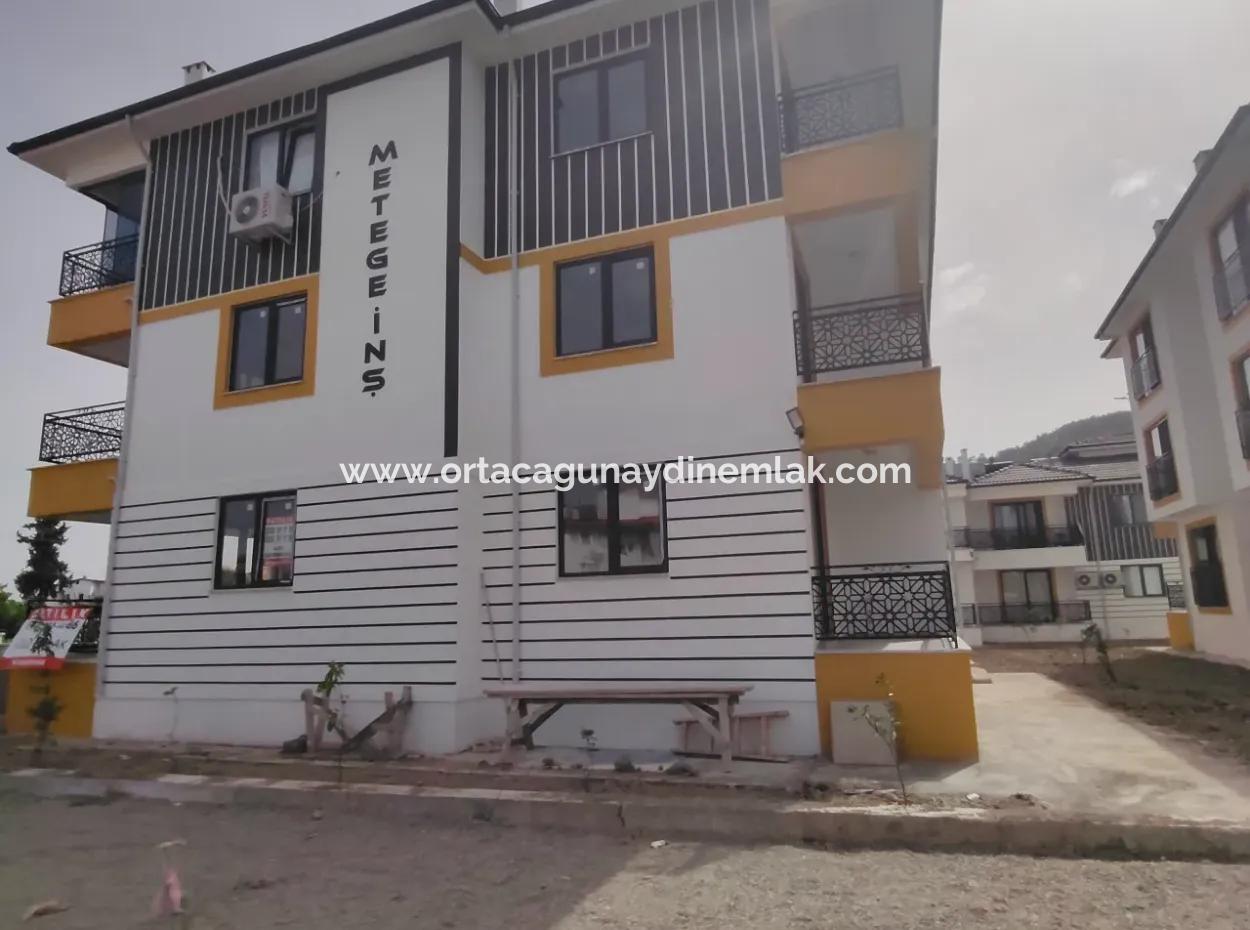Karaburun Mahallesinde 1+1 Havuzlu  Daire